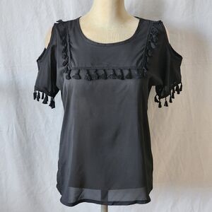 ✨New Black Short Sleeve Cold Shoulder Tassel Blouse
